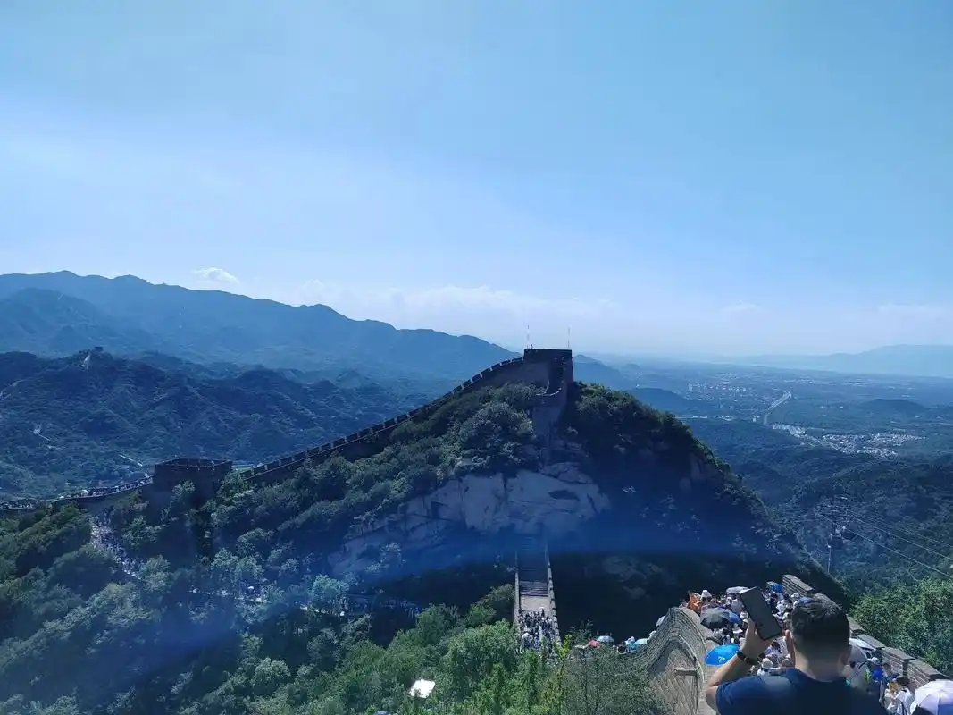 登上八达岭长城最高的烽火台上,放眼远望,那蜿蜒曲折的长城,像 - 抖音