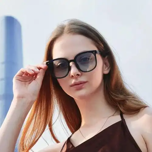 玛莎拉蒂折叠墨镜,拍照即大片!