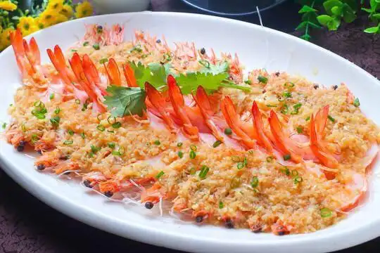 蒜蓉开边虾 一道经典粤菜:蒜蓉开边虾,适合我们所有的职工朋友.