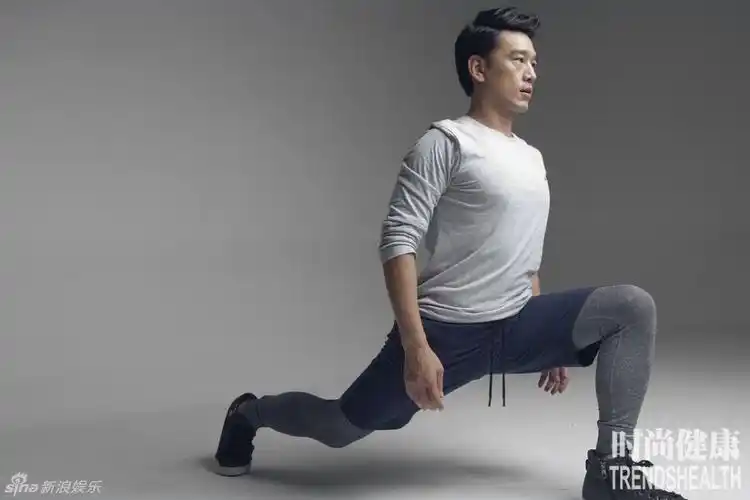 组图:王耀庆露胸肌 运动型男释放荷尔蒙魅力