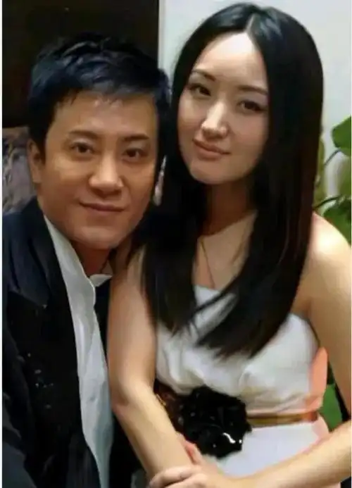 曝杨钰莹前任赖文峰近况!娶小23岁娇妻,素颜近照胜过杨钰莹