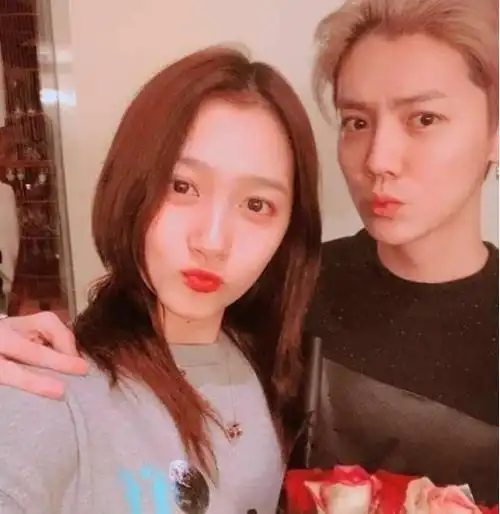 蔡徐坤再次硬汉照回应"扫娘风暴",官方出手整治娱乐圈初见成效 - 头条