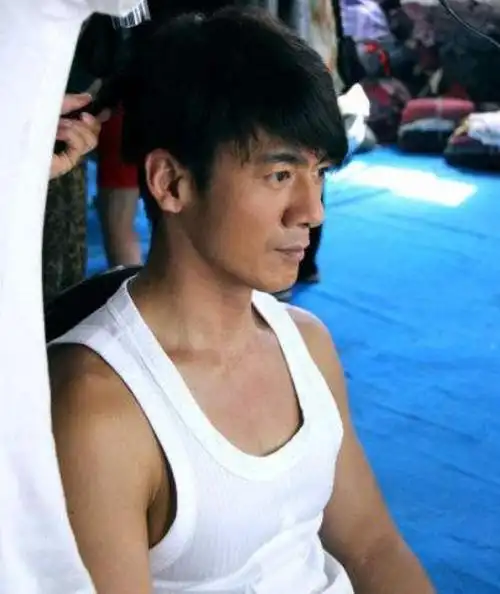 "苦命猛男"任天野:17岁露宿街头,用一生去寻找亲生母亲和妹妹