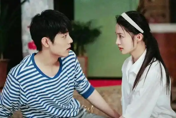 由肖战,李沁,刘芮麟,曹斐然等人主演的年代剧《梦中的那片海》,目前