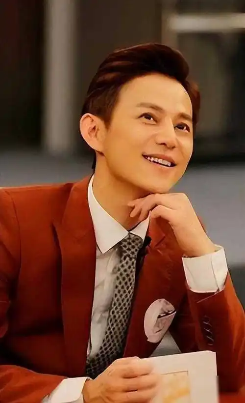 49岁的何炅,不必遗憾了