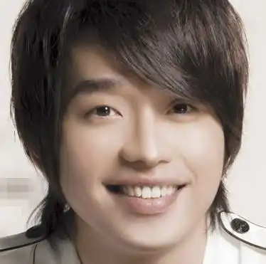 谁有张栋梁的图片.要好看的.我做头像的哦.