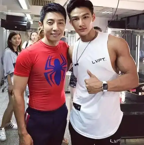 臀神宋昱欣嫁了!中国最火健身情侣强势虐狗!