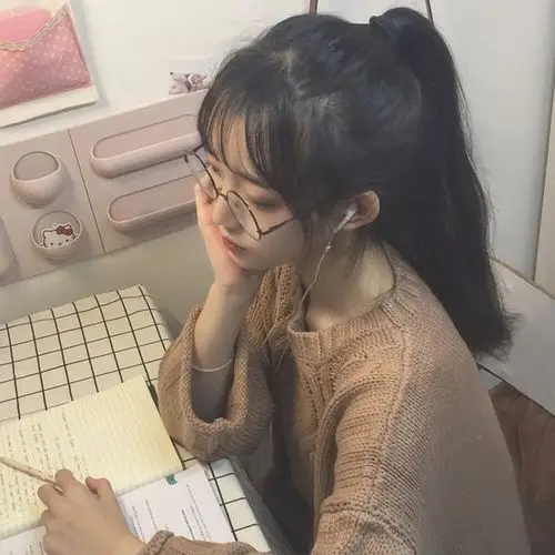 有没有女生看书的头像呀