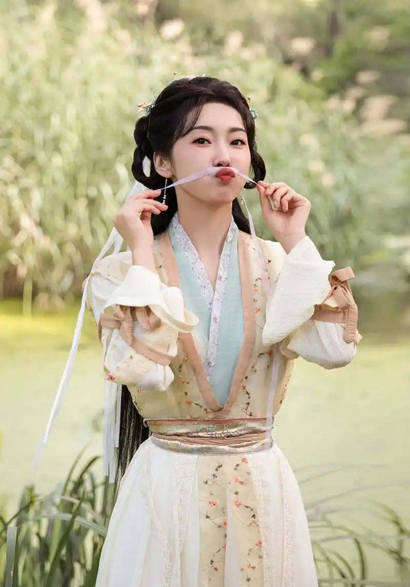 大师姐宣璐的古装造型,一如既往的好看.