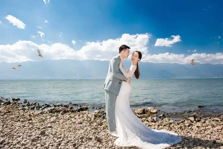 旅拍摄婚纱照需要提前多久预约,婚纱照拍完后多久能够拿到成品