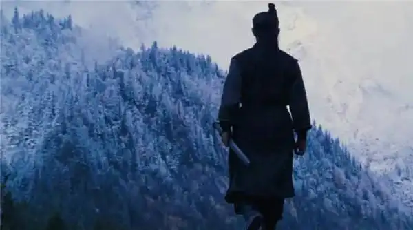 大漠黄沙望着地平线的远端敌人狼狈不堪的背影将军满眼都是自己年轻的