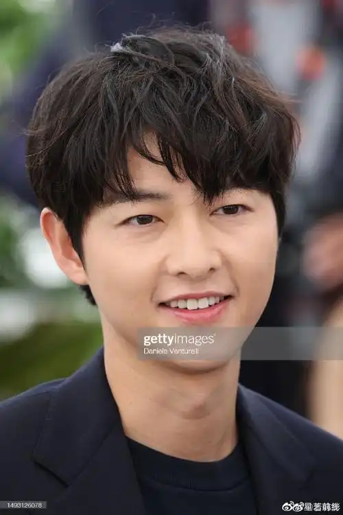 宋仲基戛纳红毯生图