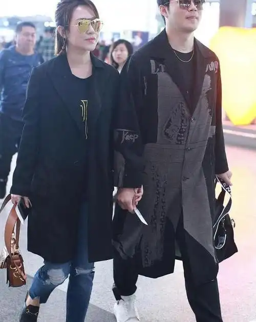 马丽嫁比自己小11岁男友38岁高龄为其生下孩子终成人生赢家