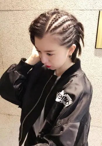 首页 玩发型 编头发 超短发辫一辫更时髦 超短发个性编发造型示例杨桃
