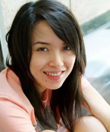 不愿做豪门太太二婚靳东被宠成公主演员李佳凭什么