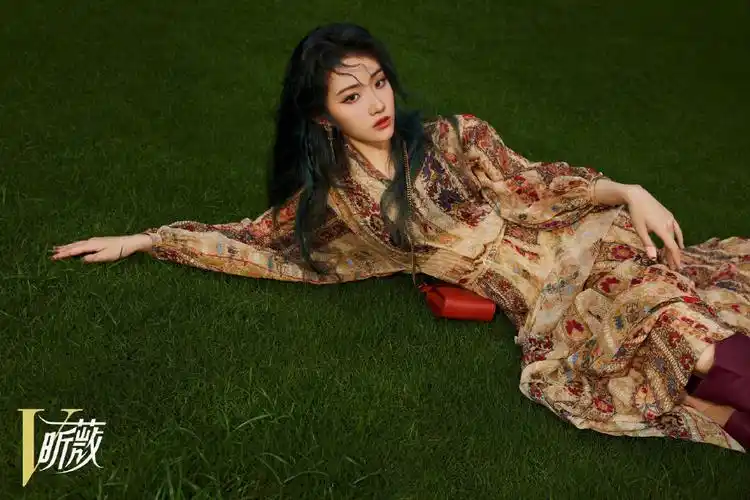 分享一组喻言图片给大家,图中的明星图片壁纸会点缀你的电脑桌面,美化