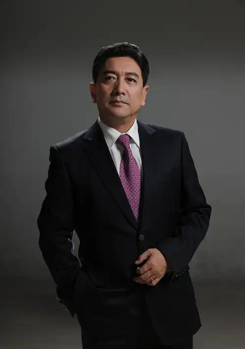 世界周刊主持人水均益简介