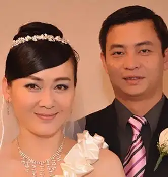 李琳与李大双结婚照曝光 李琳与李大双情史揭秘