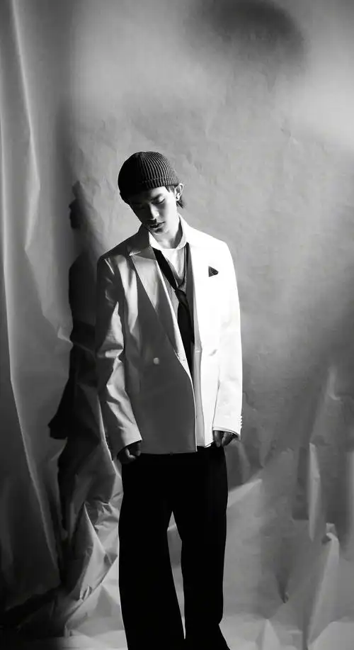 易烊千玺 x 时尚cosmo11月刊