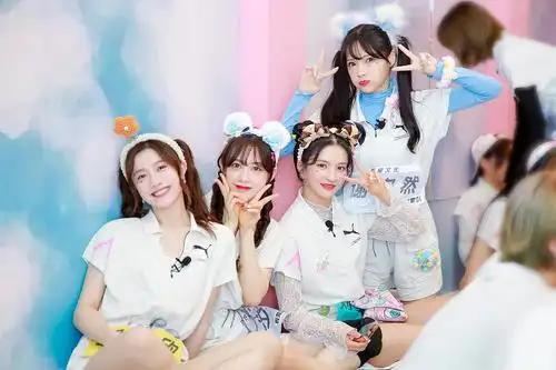 刘些宁和营里妹妹们的合照(持更)