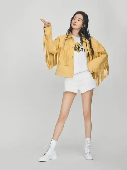 明人不说暗话杨幂最新洞洞鞋代言宣传照也太太太丑了