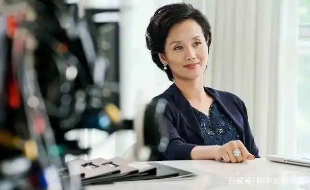 随着个人影响力的不断增大,李颖的戏路也越来越广,特别是她漂亮的容貌