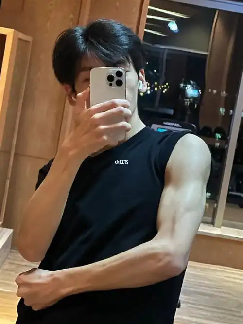 翟潇闻  #猛男  #帅哥  #健身