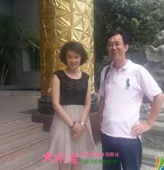 据说桑晨的老公是央视的一个领导,所以桑晨才会获得这么多的机会,还有