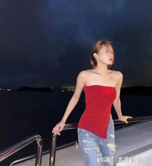 叶蒨文晒出自我最新近照引关注多种因素综合作用下的结果