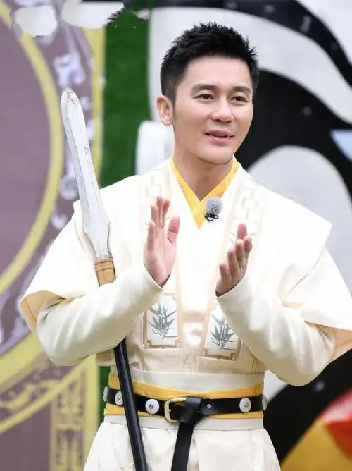 看新一期奔跑吧李晨的表现才明白撕名牌游戏登场率低的原因