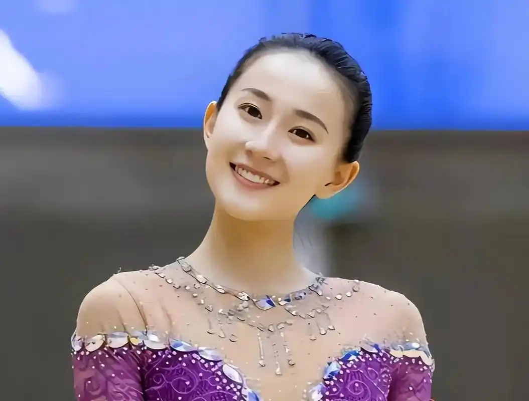 金秋图文动态创作节# 体操女神张豆豆 张豆豆是一位著名的体操女神