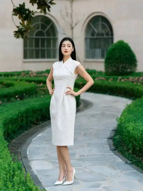 8个干净利落的拍照姿势,全身照这样拍,简约漂亮有韵味_动作_立体感