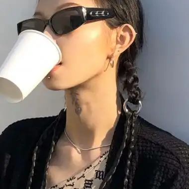 超级酷的女生头像高清真人