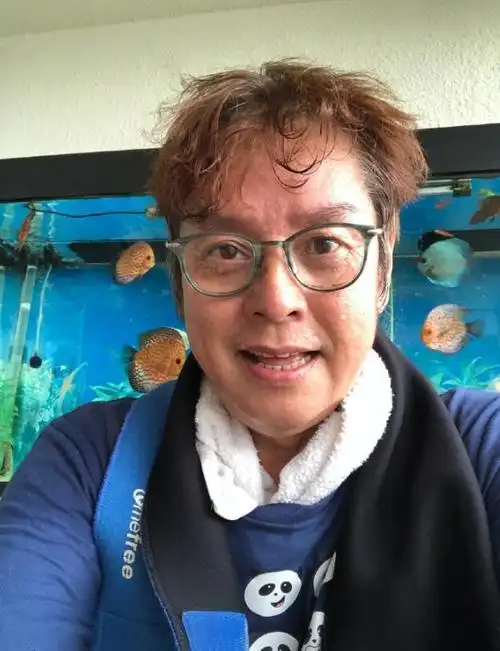 70岁谭咏麟罕晒近照肌肉健硕精神矍铄