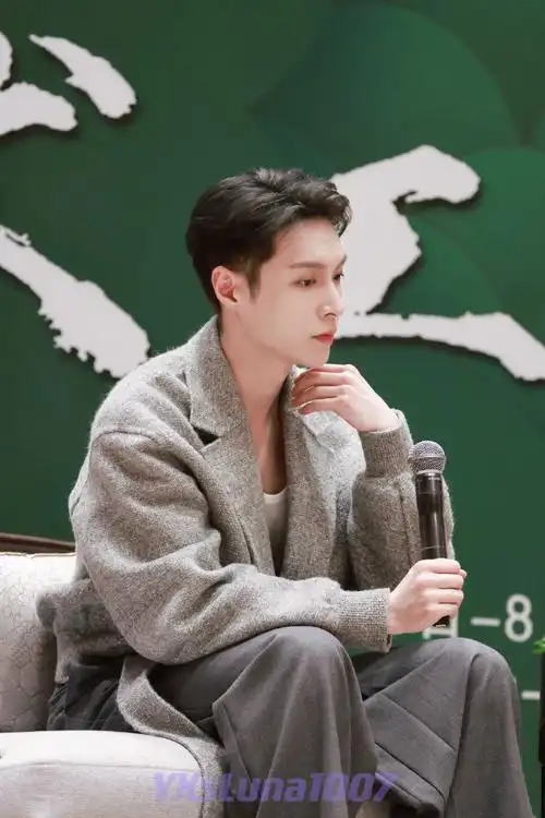 演员张艺兴活动生图