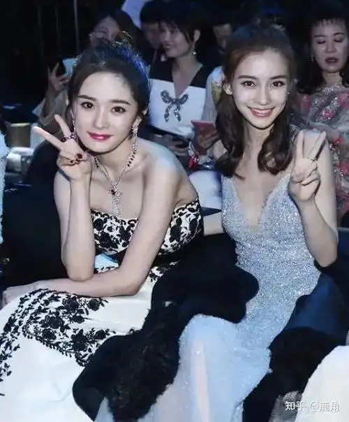 杨颖风波不断,杨幂疑成"替罪羊"引热议,娱乐圈巨头避而不谈,网友直呼"