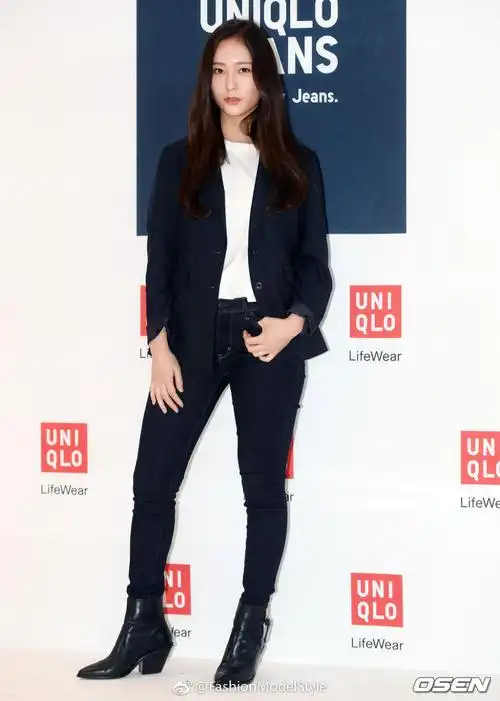 郑秀晶 优衣库活动造型新闻图感受一下明星爱豆165cm穿紧身的牛仔裤