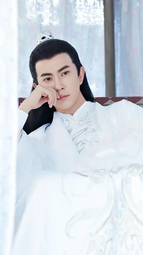 由于朦胧主演的古装剧《明月曾照江东寒》即将于10月6日上线,从已经