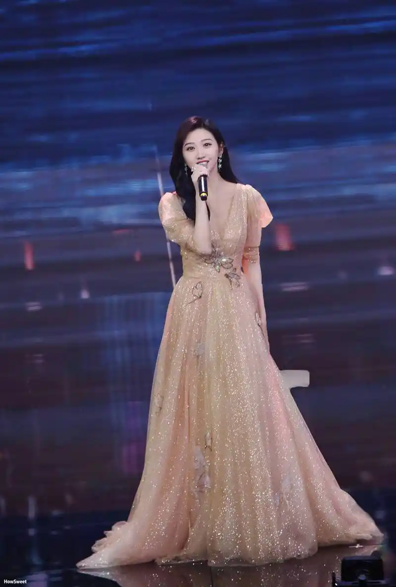 景甜穿星光薄纱礼服拍大片仪态优雅露温婉浅笑