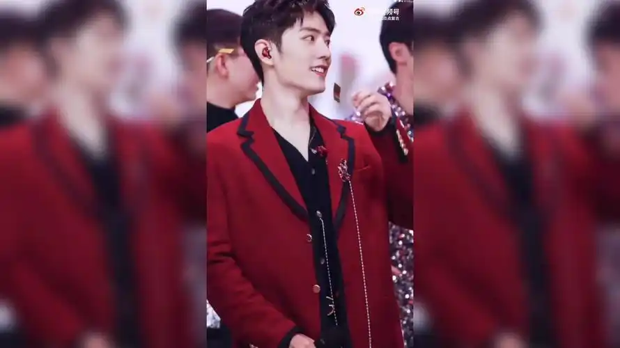 肖战红衣穿搭,就想问有没有惊艳到你们,战战穿红色也太绝了!