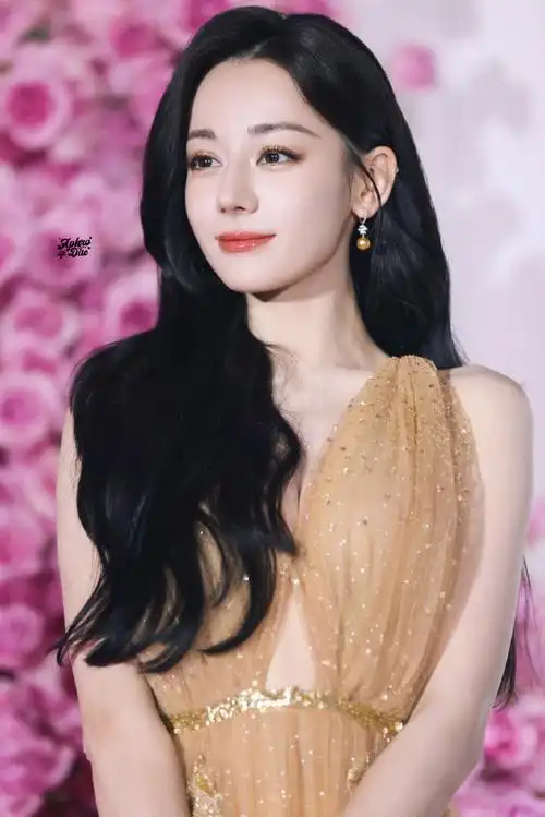 迪丽热巴神图又增加了##迪丽热巴轻纱拖地裙