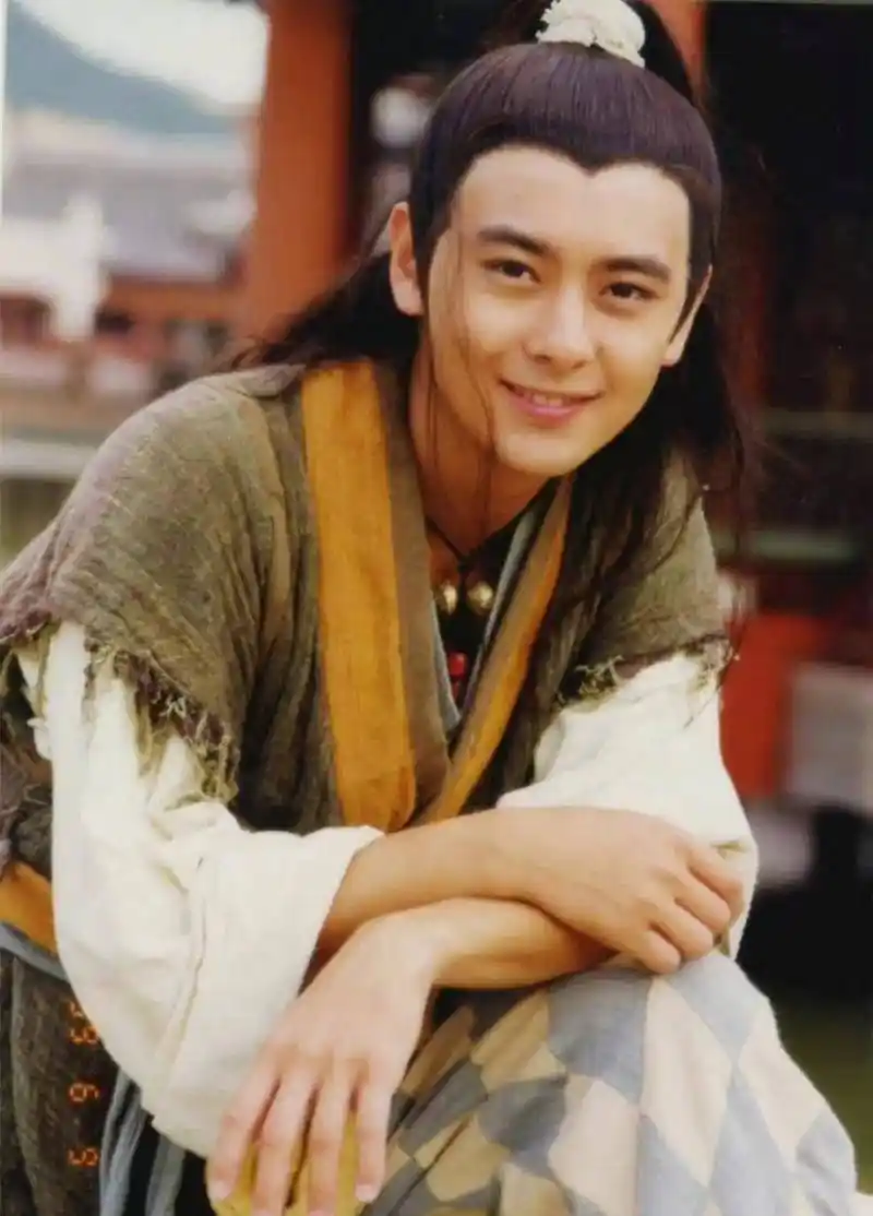 1999年-《绝代双骄》我们来回忆下林志颖演过的古装造型.