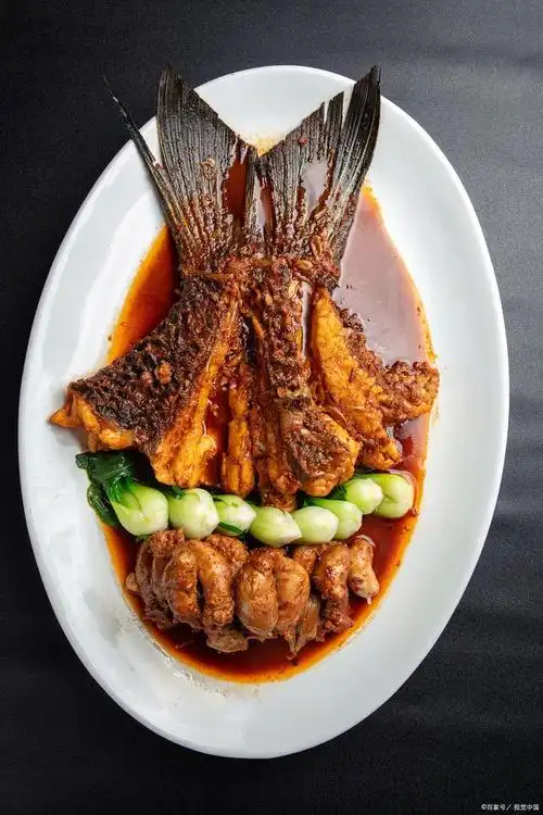 这道经典菜品将鲤鱼与甜酸调料完美结合,让你在享受美食的同时,还能