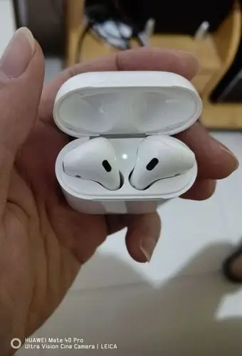 出个苹果蓝牙耳机一代