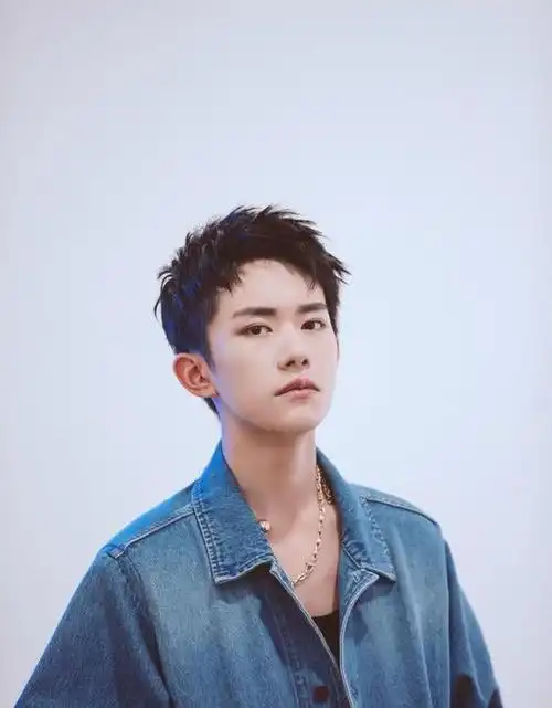 易烊千玺又换发型了,潮流又复古再次上热搜,网友:生图真抗打!