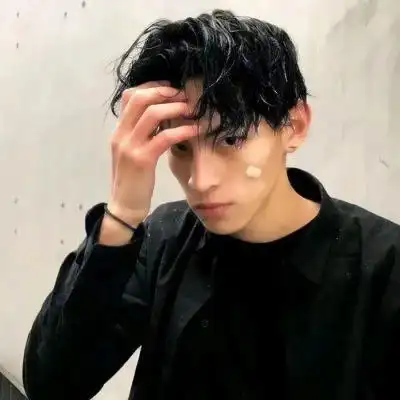 简约又很潮很酷的ins风男头图片 小众高级的潮男必备微信头像_男生