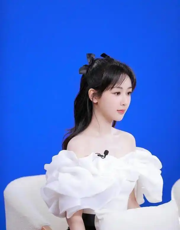 杨紫重现家有儿女杀马特造型,爷青回!当年狂野女孩回来了