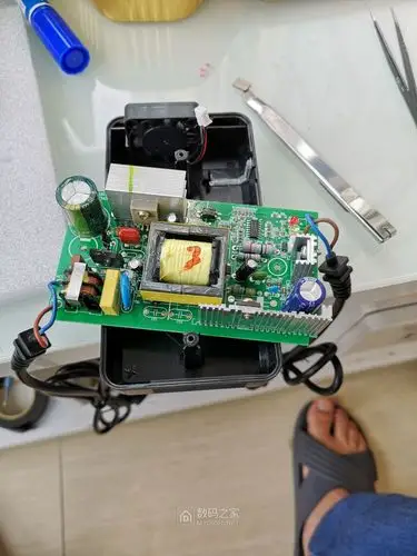 再拆一个雅迪电动车充电器