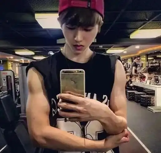 蔡徐坤这肌肉,是练出来的还是瘦出来的?