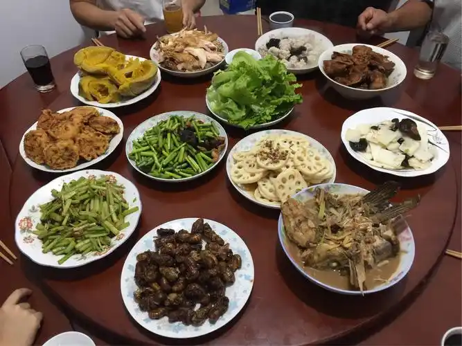 中秋家宴,阖家团圆,事事如意,岁岁年年